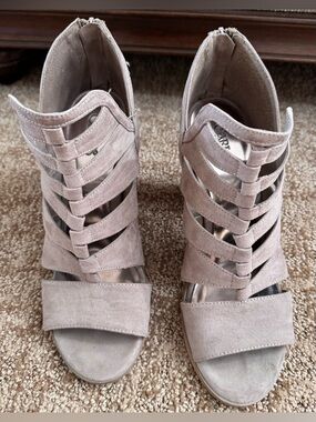 Carlos by Carlos Santana Solera Caged Heels Taupe - Size 9.5